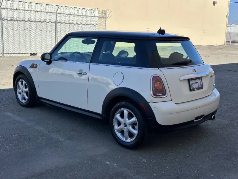 2009 MINI Cooper Base photo 4