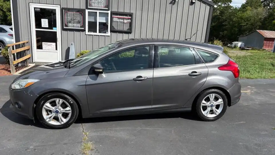 2014 Ford Focus 5 Door Hatch SE's photo