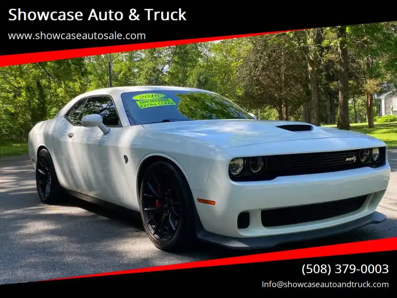 2016 Dodge Challenger SRT Hellcat's photo