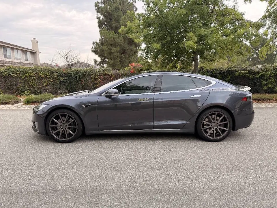 2017 Tesla Model S 75 photo 3