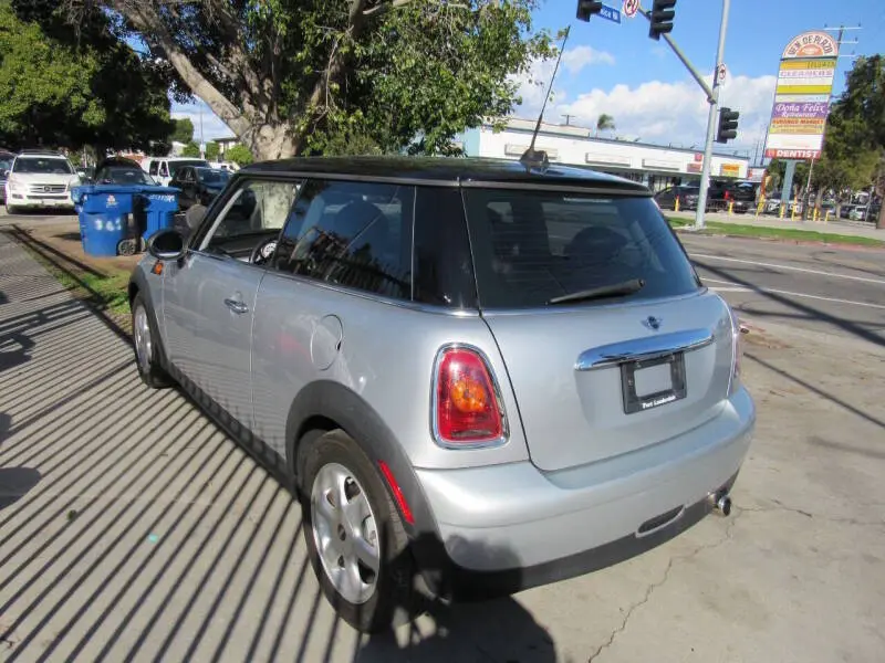 2009 MINI Cooper Base photo 3