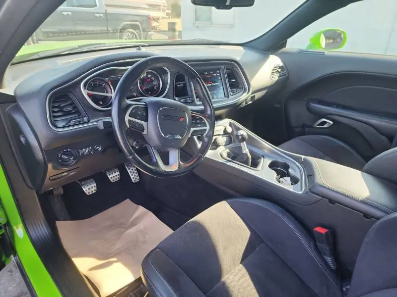 2017 Dodge Challenger R/T Plus photo 5