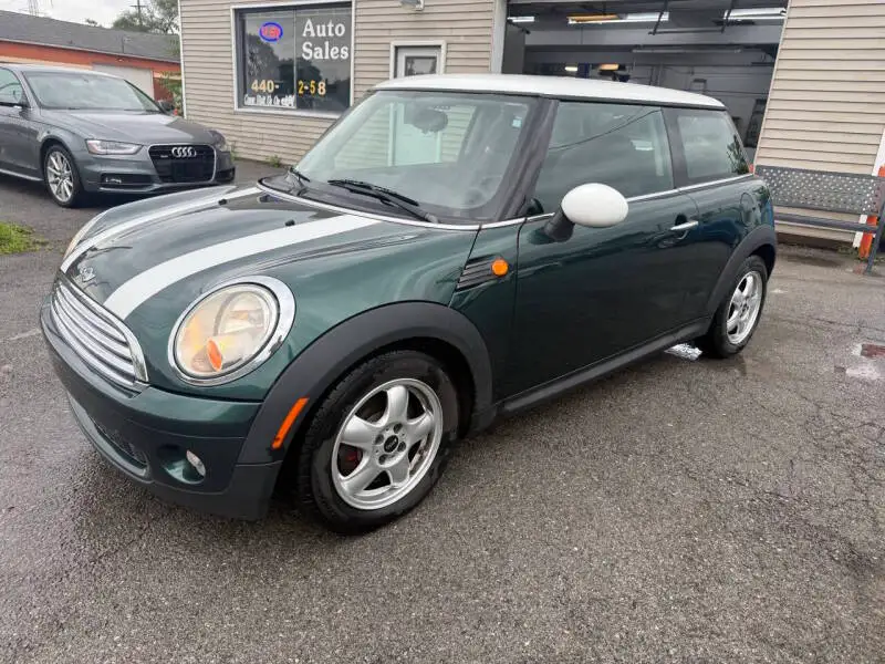 2010 MINI Cooper Base photo 1