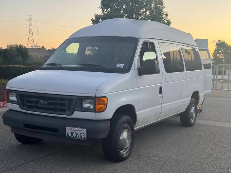 2003 Ford E-Series E-250 Van photo 4