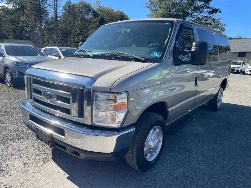 2012 Ford E-Series XLT E-350 Super Duty's photo
