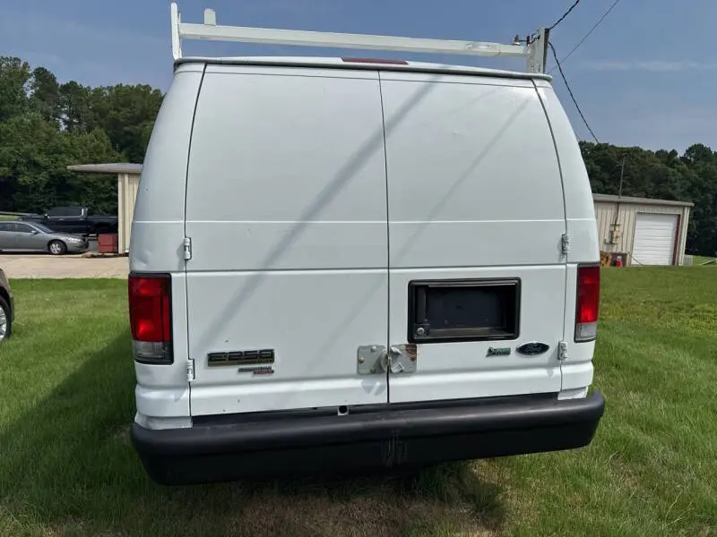 2011 Ford E-Series E-250 Van photo 3