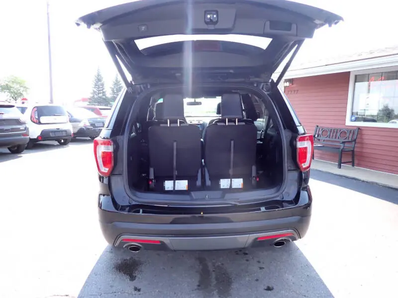 2017 Ford Explorer XLT 4WD photo 5