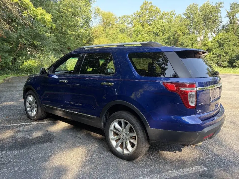 2013 Ford Explorer XLT 4WD photo 3