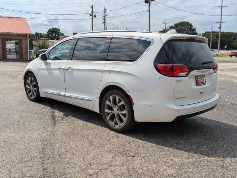 2018 Chrysler Pacifica Limited photo 4