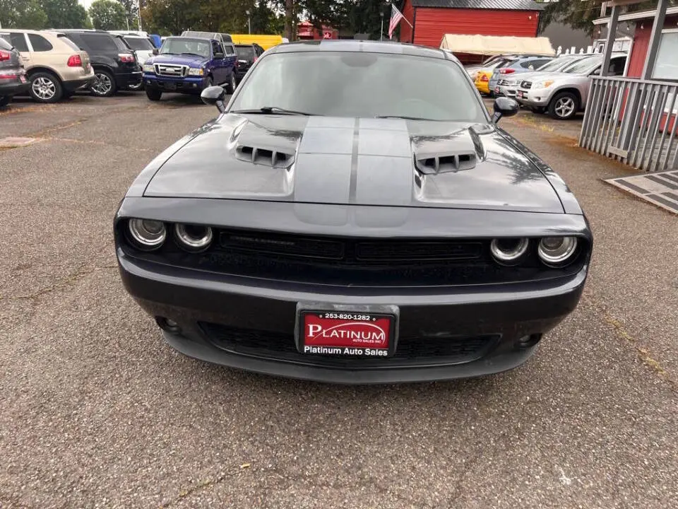 2017 Dodge Challenger SXT photo 3