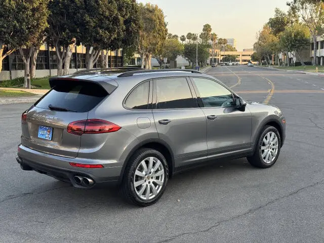 2017 Porsche Cayenne S photo 3