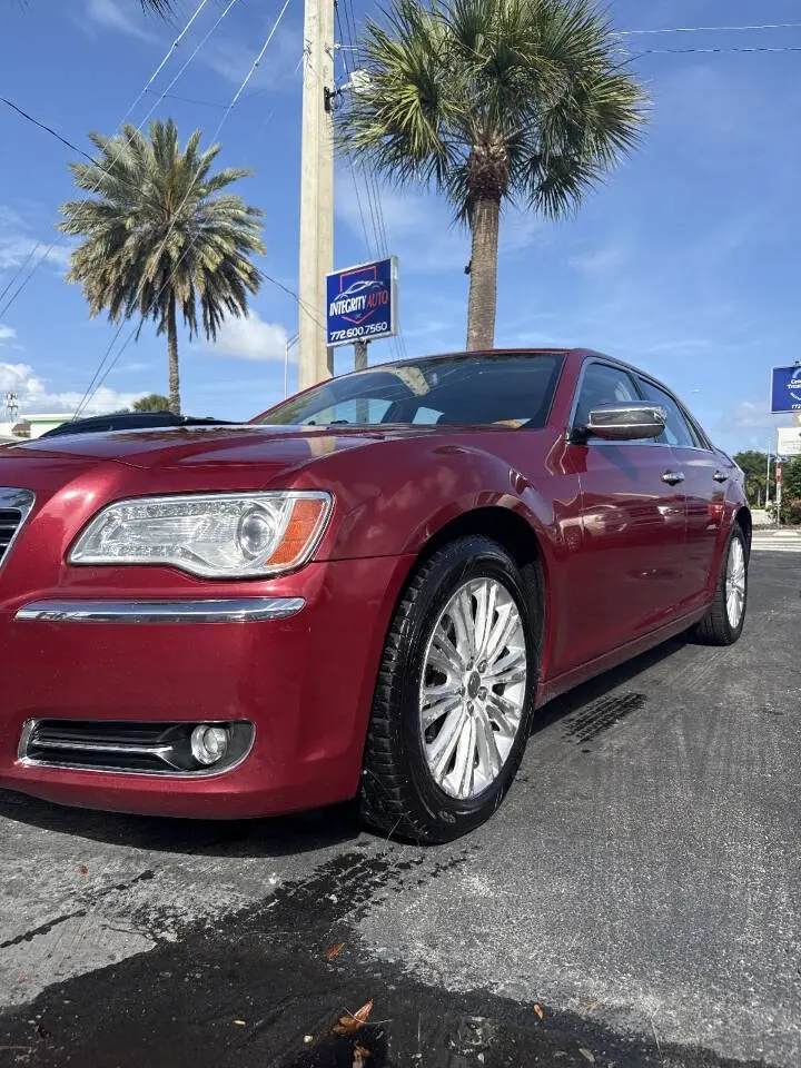 2012 Chrysler 300 Limited AWD photo 3