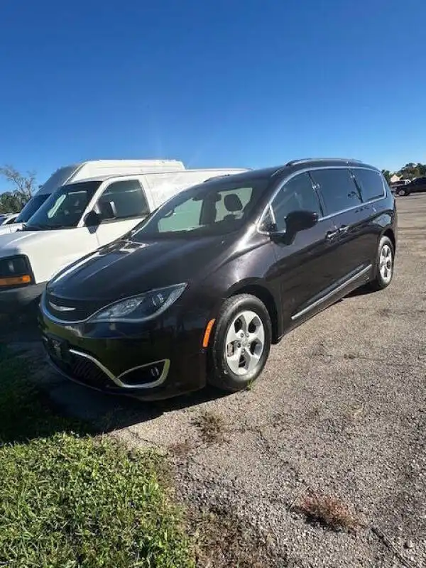 2017 Chrysler Pacifica Touring-L Plus's photo