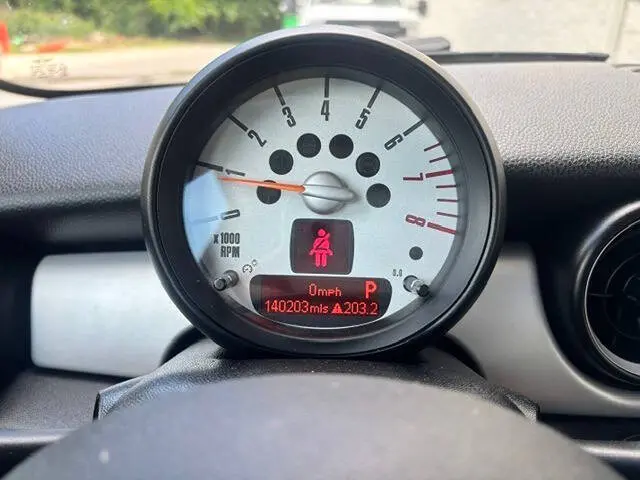 2011 MINI Cooper Base photo 3