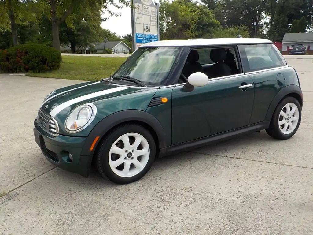 2010 MINI Cooper Base's photo