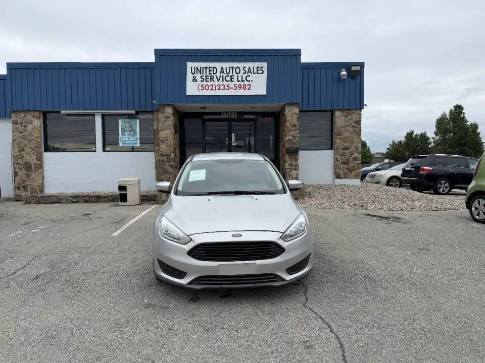 2017 Ford Focus Sedan SE's photo