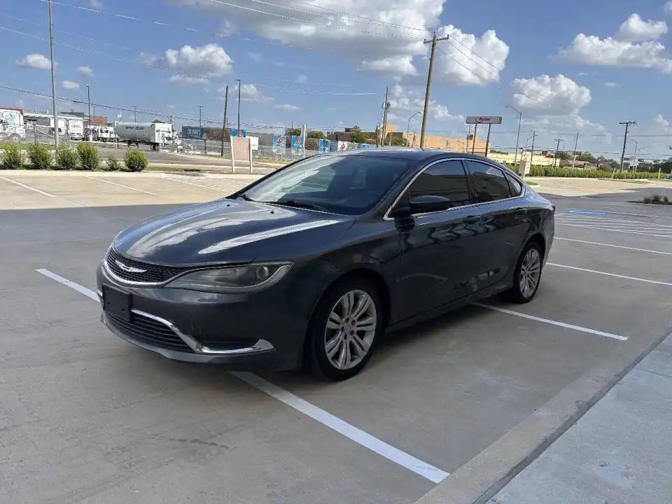 2015 Chrysler 200 Limited's photo