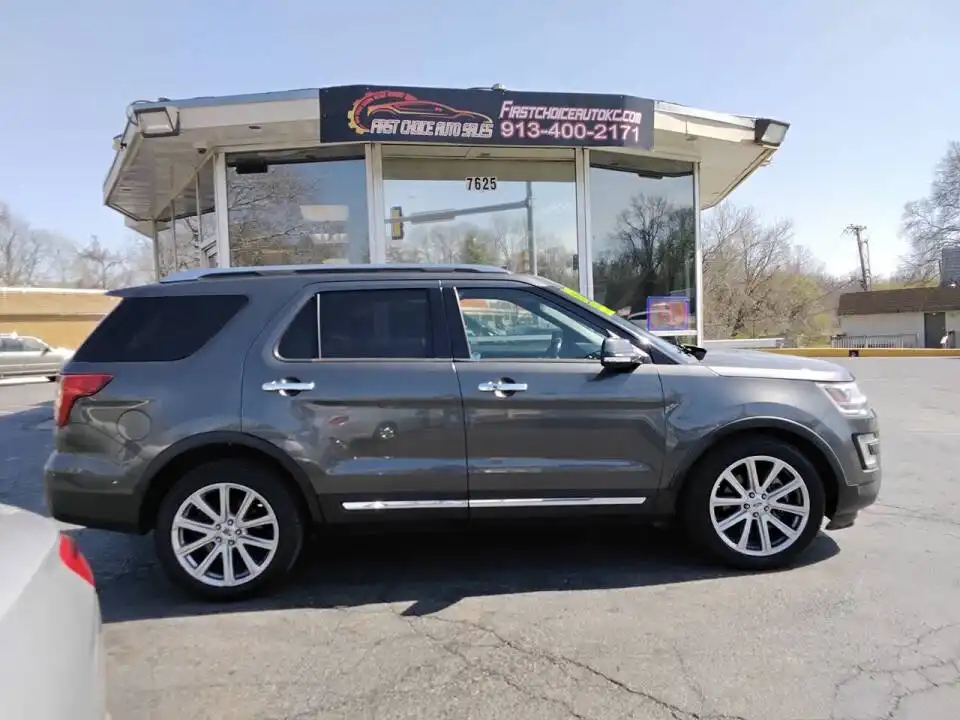 2017 Ford Explorer Limited FWD's photo