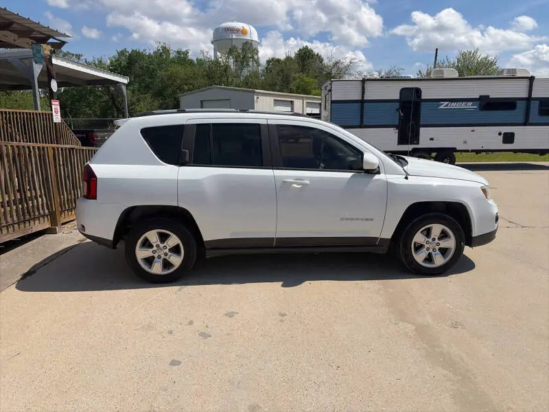 2016 Jeep Compass Latitude photo 4