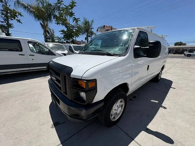 2011 Ford E-Series E-150 Van photo 3