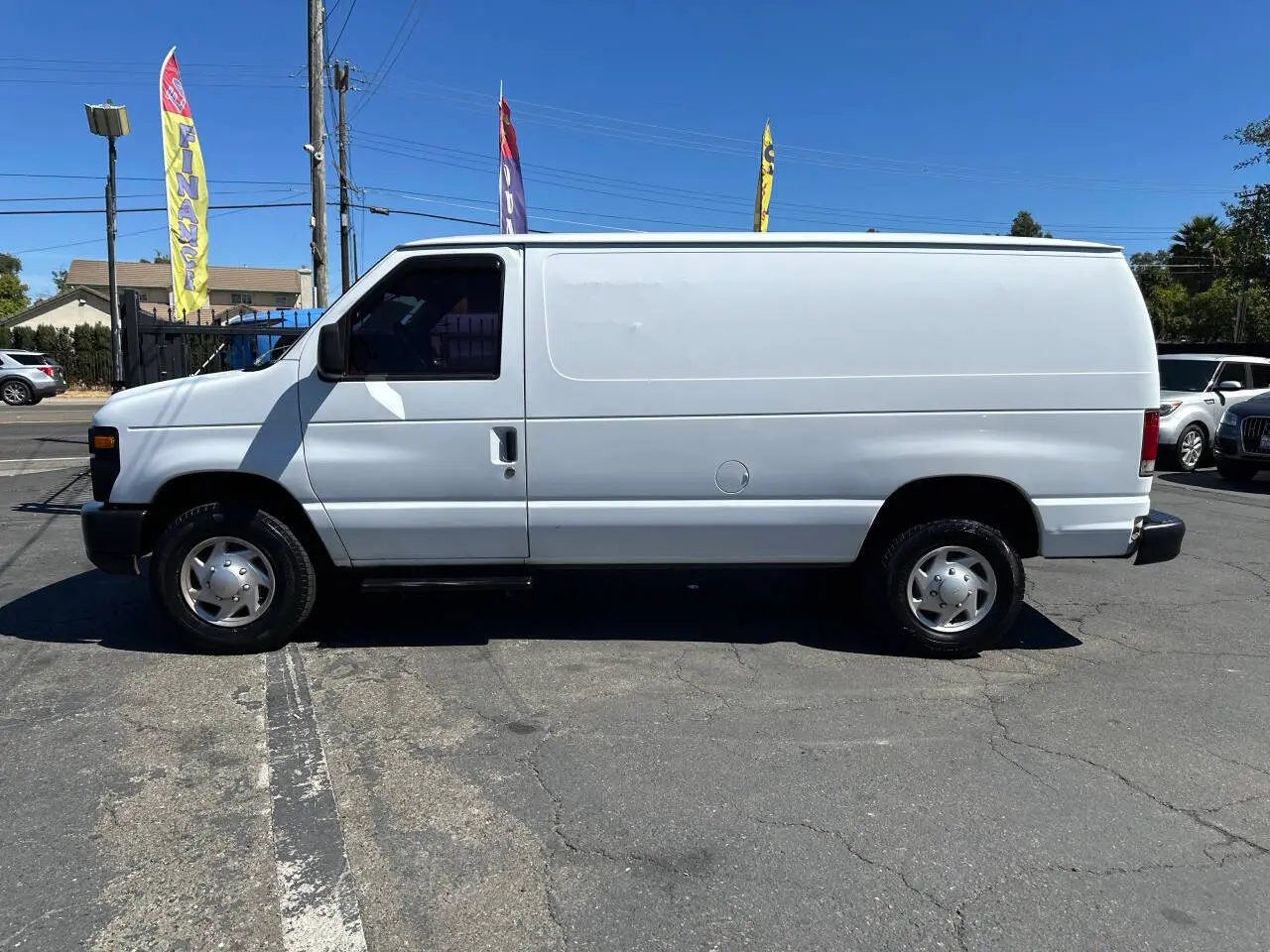 2011 Ford E-Series E-250 Van photo 4