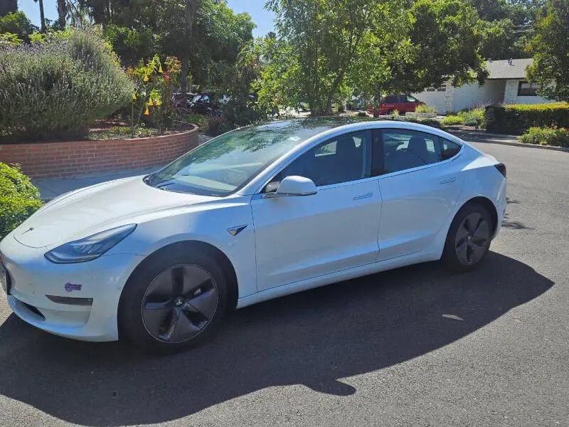 2019 Tesla Model 3 Standard Range Plus photo 4