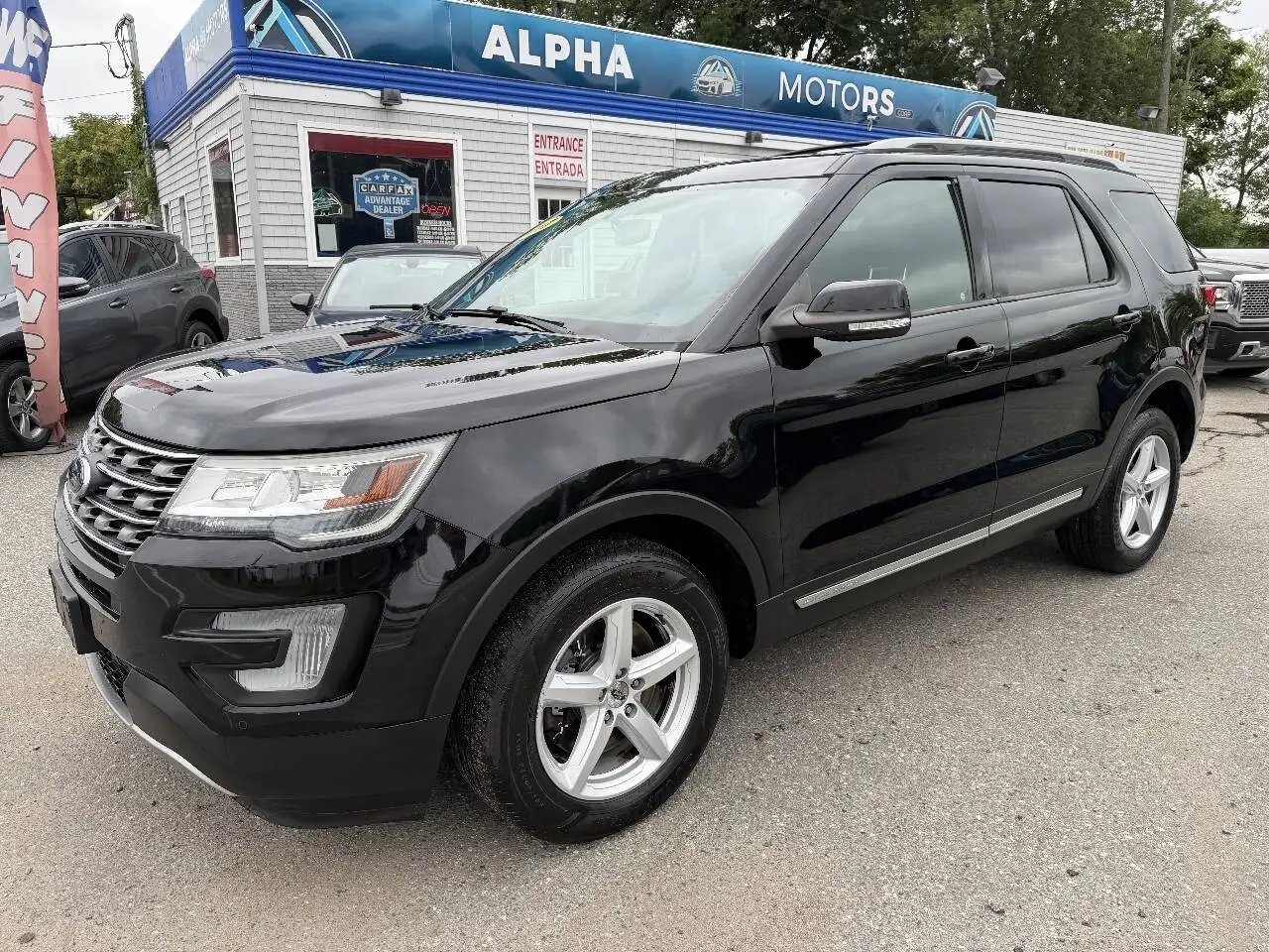 2017 Ford Explorer XLT 4WD photo 1