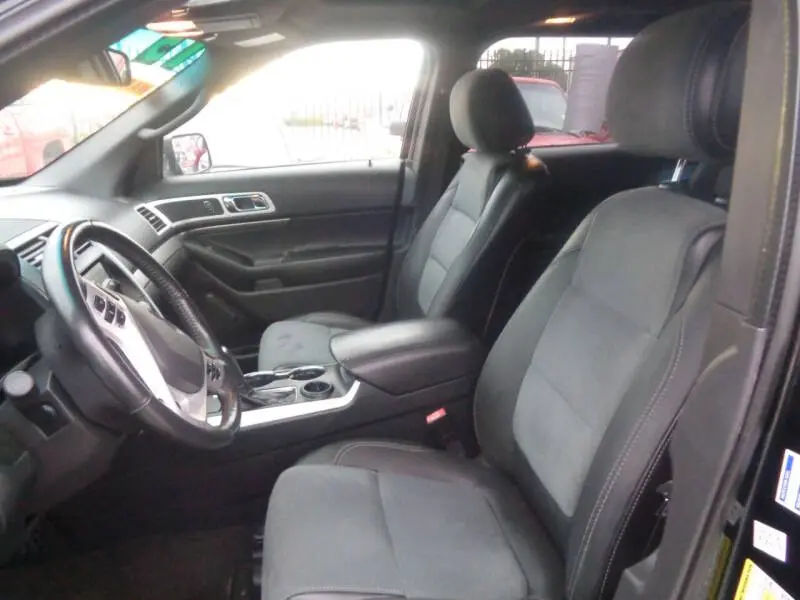 2015 Ford Explorer XLT photo 5