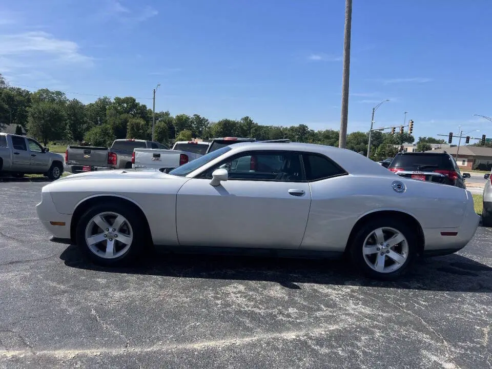 2012 Dodge Challenger SXT photo 4