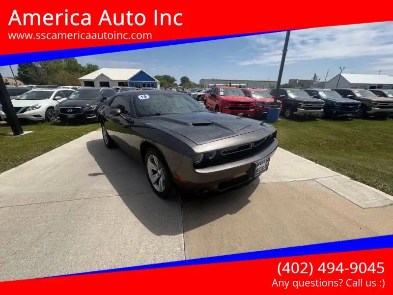 2019 Dodge Challenger SXT Auto's photo
