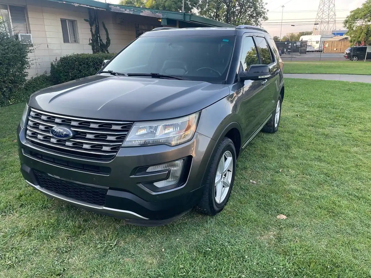 2017 Ford Explorer XLT 4WD's photo