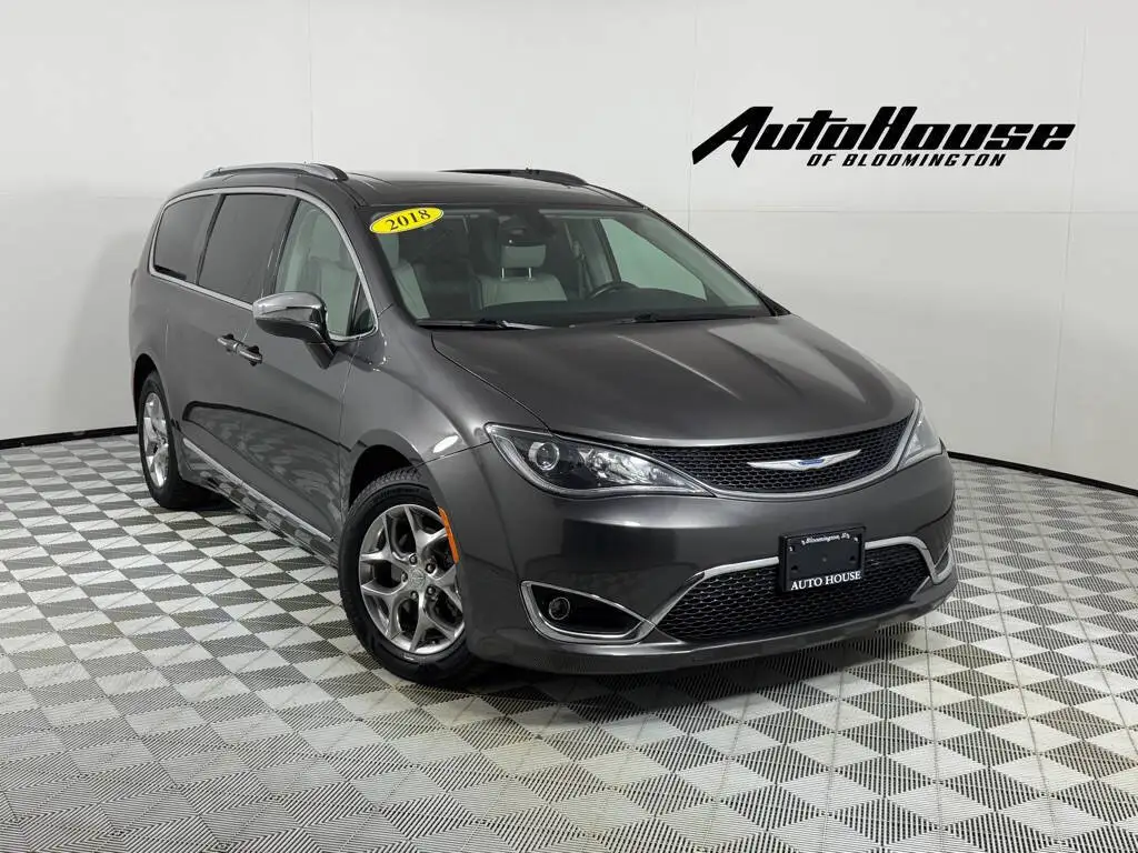 2018 Chrysler Pacifica Limited photo 1