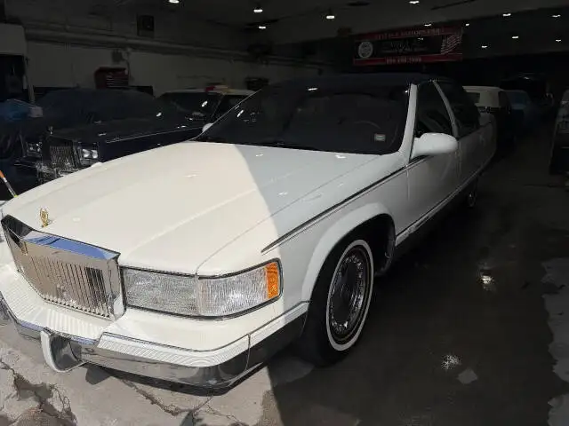 1996 Cadillac Fleetwood Base's photo
