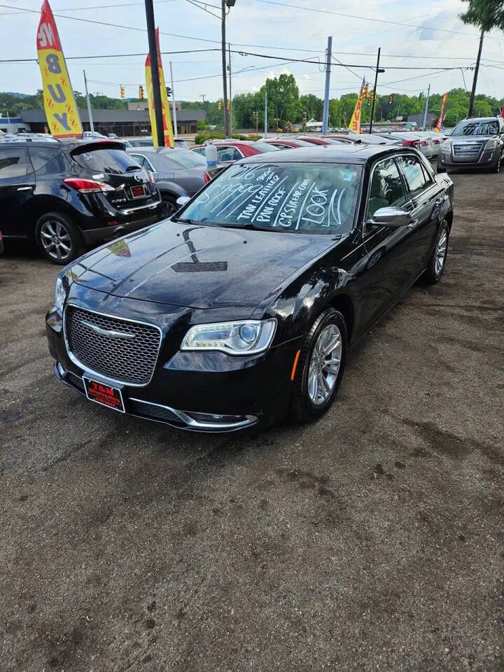 2016 Chrysler 300 C photo 5