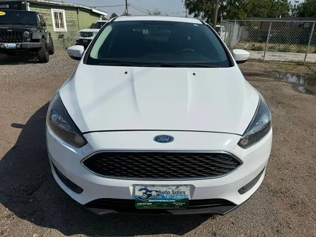 2018 Ford Focus Hatch SEL photo 4