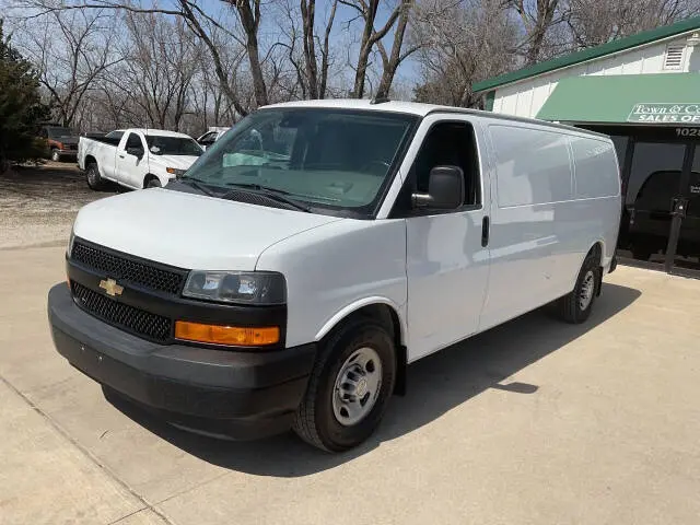 2020 Chevrolet Express 3500 Extended Work Van photo 4