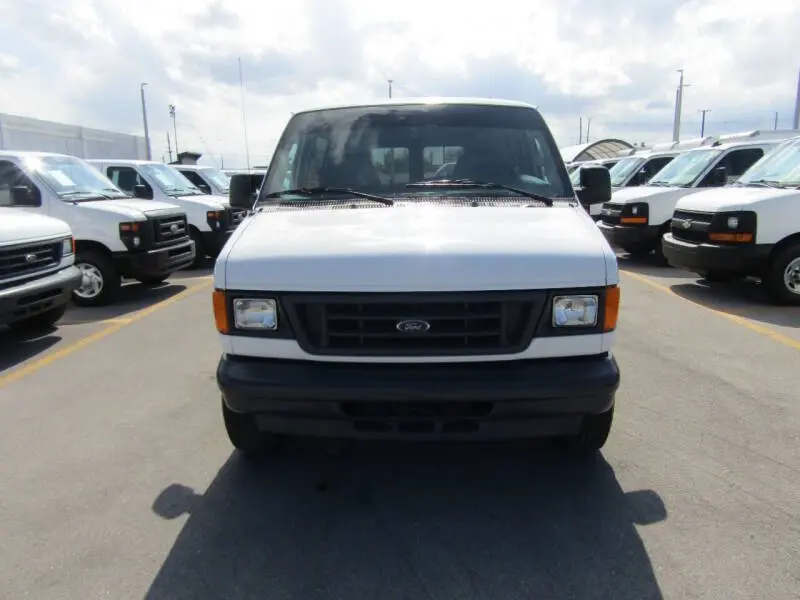 2005 Ford E-Series E-250 Van photo 3