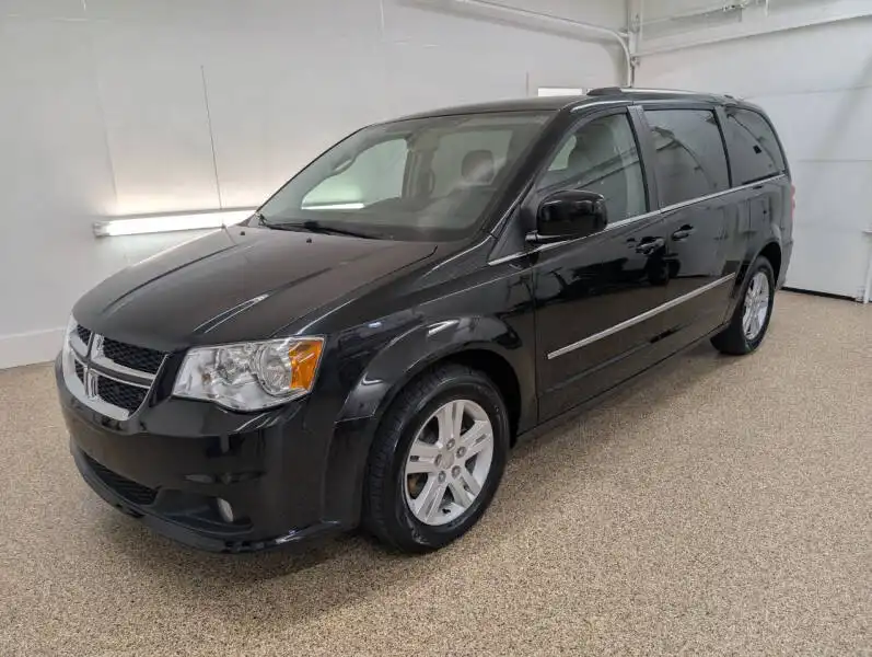 2017 Dodge Grand Caravan Crew Plus's photo