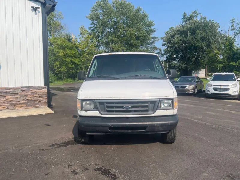 2003 Ford E-Series E-250 Van photo 3
