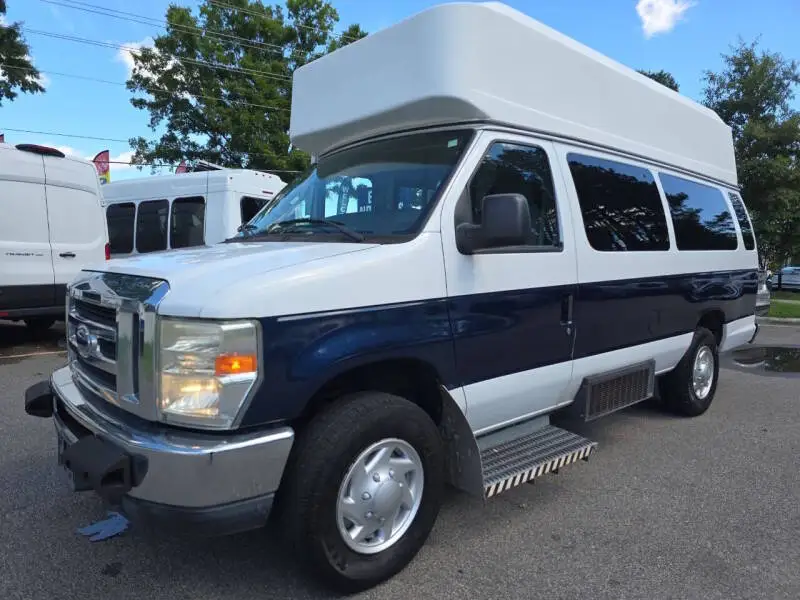 2013 Ford E-Series E-350 Super Duty Extended photo 1