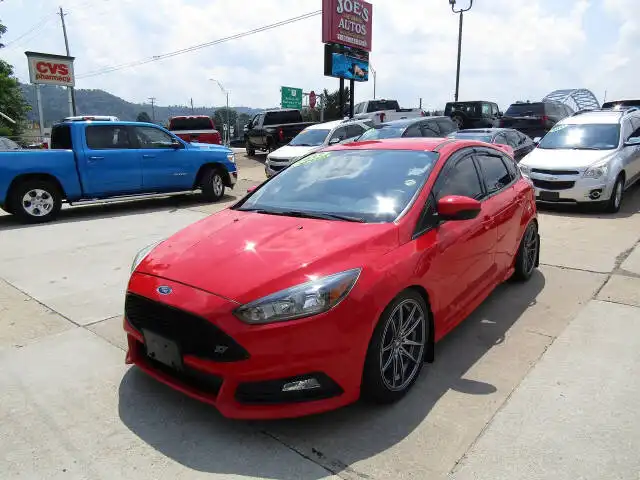 2017 Ford Focus 5 Door Hatch ST's photo