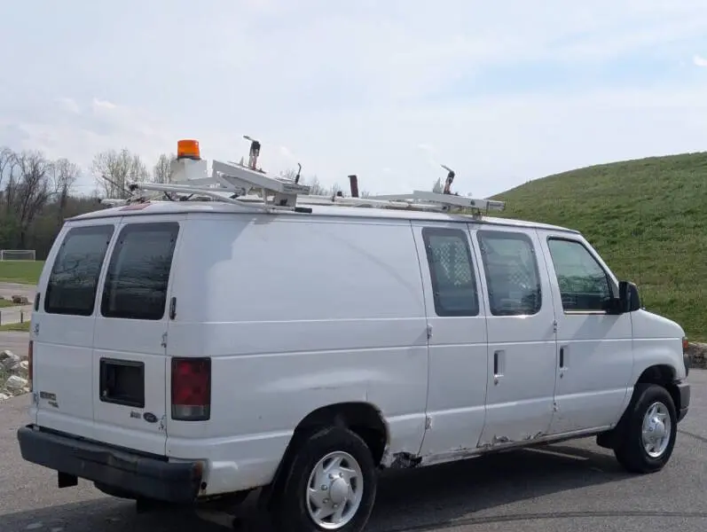 2012 Ford E-Series E-150 Van photo 5