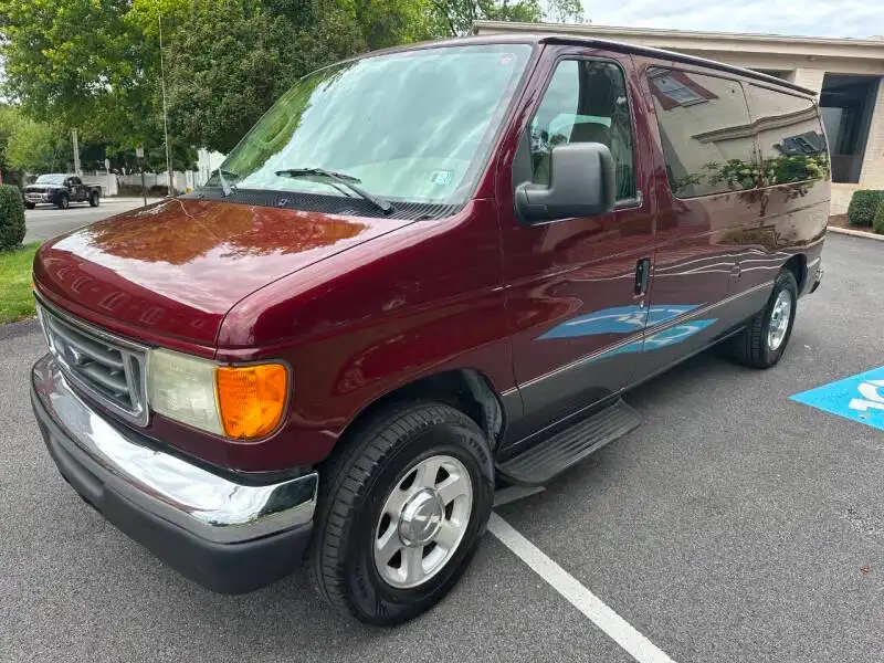 2004 Ford E-Series E-150 Chateau's photo