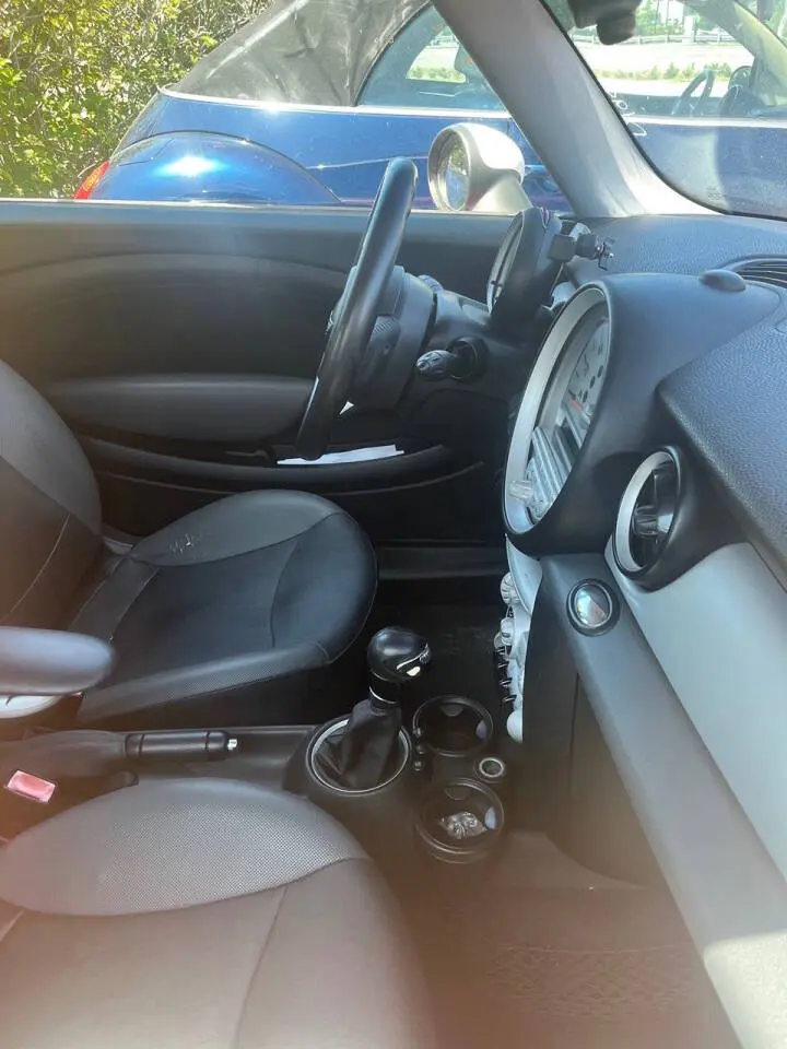2010 MINI Cooper Base photo 5