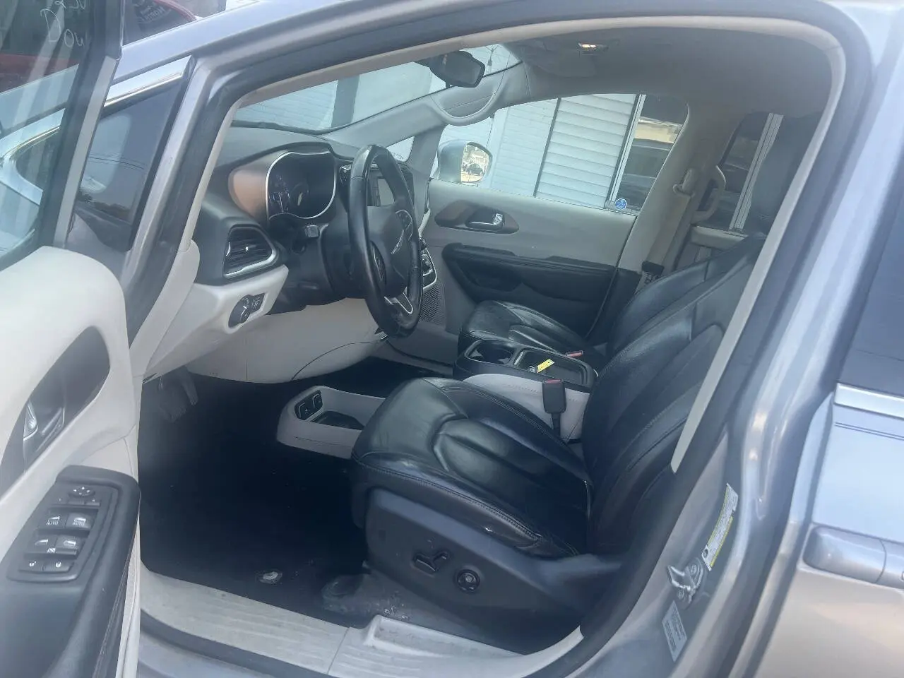 2017 Chrysler Pacifica Touring-L photo 5