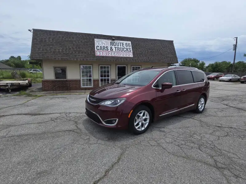 2017 Chrysler Pacifica Touring-L Plus's photo