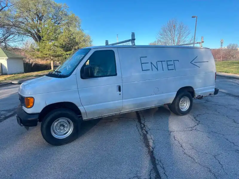 2007 Ford E-Series E-250 Extended's photo