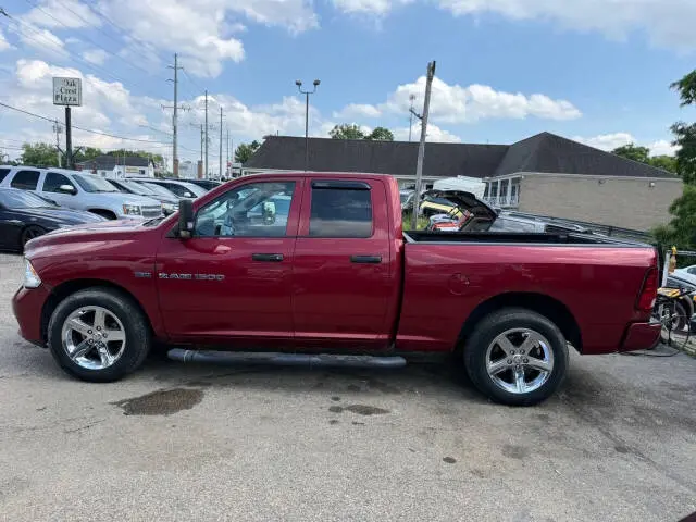 2012 RAM 1500 Express 4x4 Quad Cab photo 4