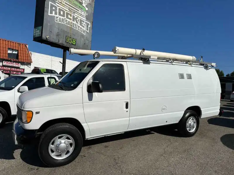 2002 Ford E-Series E-350 Super Duty Extended's photo