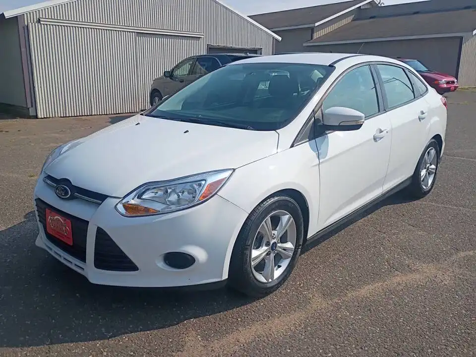 2014 Ford Focus SE Sedan's photo